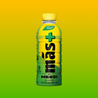 Una botella de Más+ by Messi 500 ml Limón Lime League sobre fondo verde-amarillo.